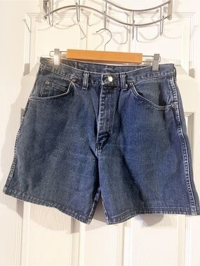 Wrangler Rugged Wear Retro mid Rise denim shorts in a dark wash- Women’s XS